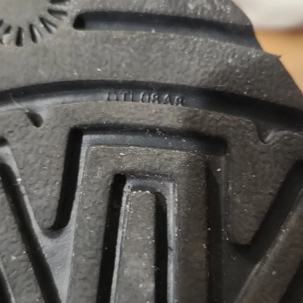 UGG Neumel Chukka Boot 8 Black Leather Shearling Boho Cozy Warm Waterproof - Picture 9 of 9